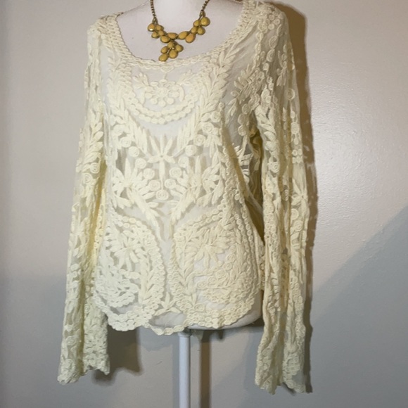 Beautiful vintage pattern blouse size Medium - Picture 4 of 7